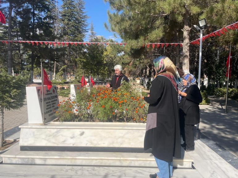 FETÖ elebaşının ölümü sonrası Ömer Halisdemirin kabrine ziyaretçi akını