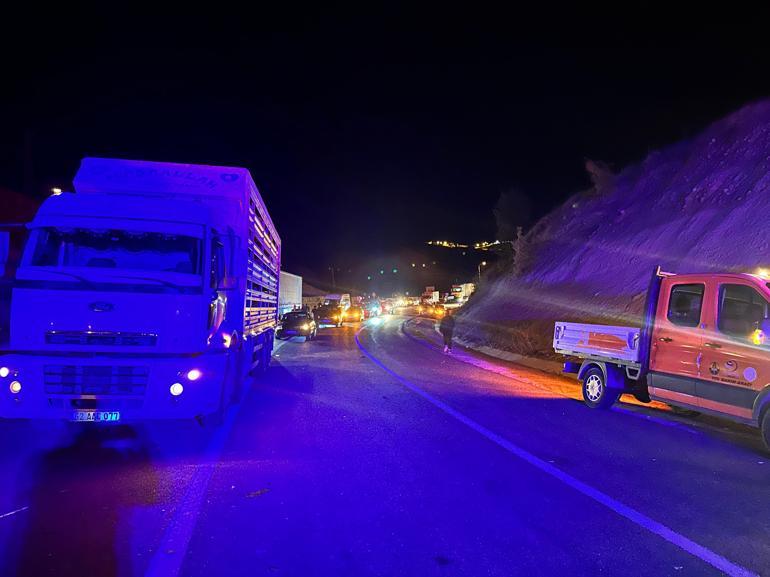 Tunceli’de hafif ticari araç ile otomobil kafa kafaya çarpıştı: 8 yaralı