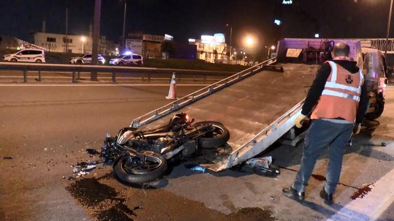 Esenler TEM Otoyolunda asfalt bakım aracına çarpan motosikletli hayatını kaybetti