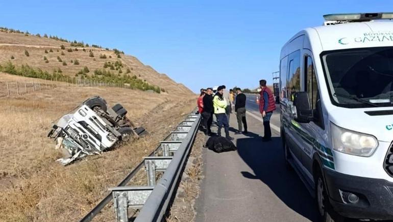 Gaziantep’te, şarampole devrilen beton mikserinin sürücüsü öldü