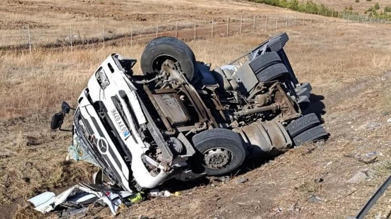 Gaziantep’te, şarampole devrilen beton mikserinin sürücüsü öldü