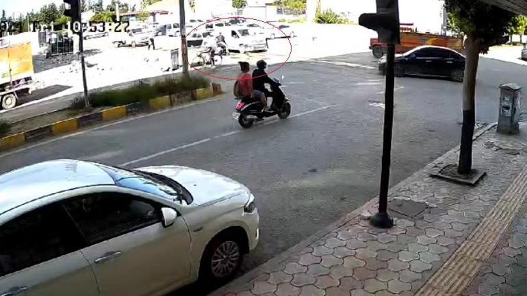 Trafikte tartıştığı motosikletli iki kişiyi, aracını üzerlerine sürüp yaraladı