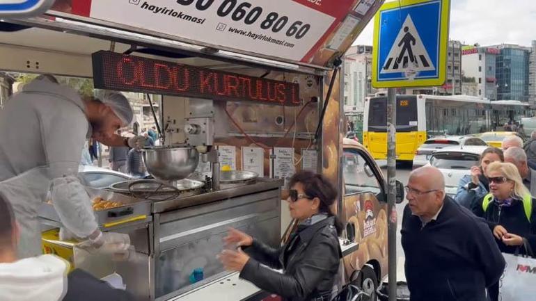 Kadıköyde FETÖ elebaşının ölümünü lokma dağıtarak kutladı