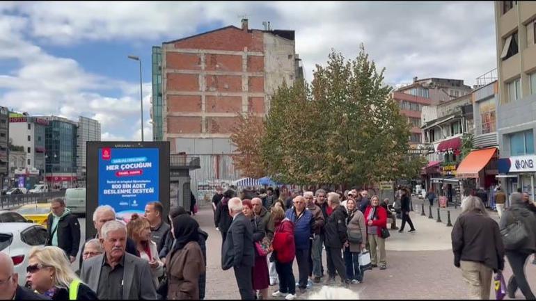 Kadıköyde FETÖ elebaşının ölümünü lokma dağıtarak kutladı