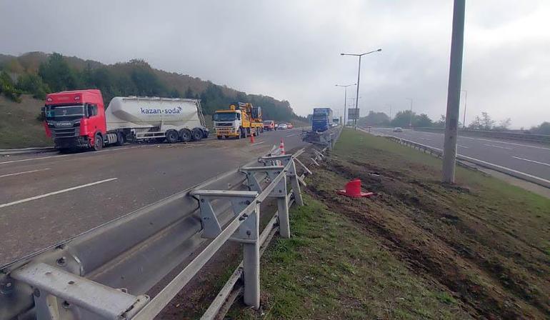 Bariyerleri aşıp karşı yöne geçen tanker, otomobille çarpıştı: 2 yaralı