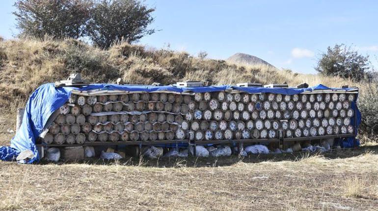 Bitlis’te kara kovan balının hasadı başladı