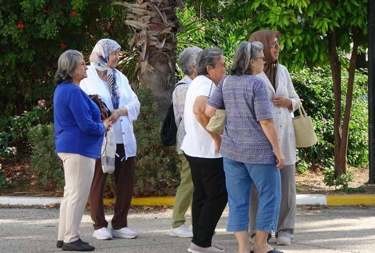 Yaşlılık bakım sigortası hayata geçmeli