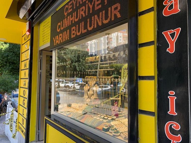 Kuyumcuyu tabancayla vurup, camekandaki bilezikleri aldı; soygun kamerada