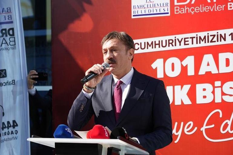 Bahçelievler’de Cumhuriyet Bayramı dolayısıyla 101 bisiklet dağıtıldı