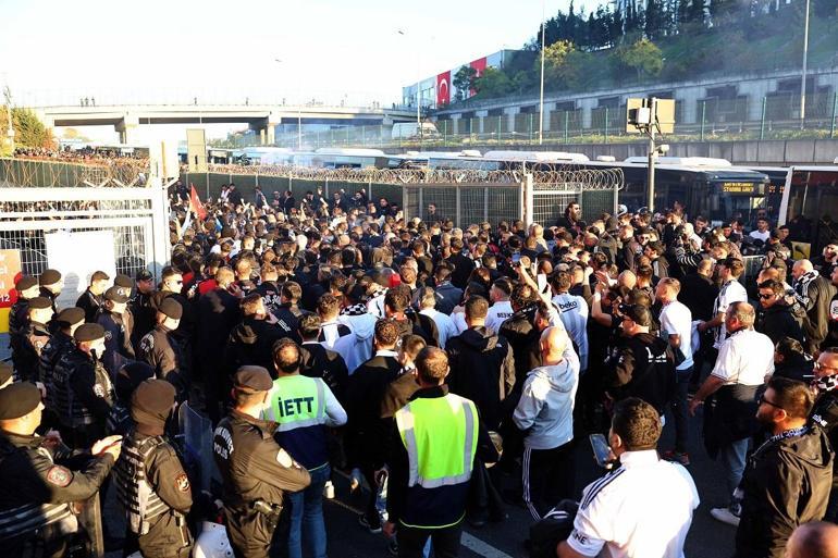 Beşiktaş taraftarı tezahüratlar eşliğinde RAMS Parka ulaştı