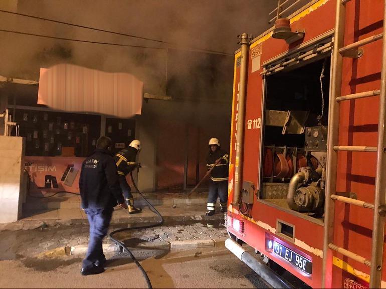 Butiğe benzin döküp kundakladı; o anlar kamerada