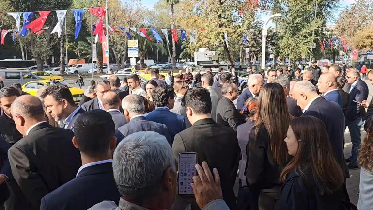 CHP Genel Başkan Yardımcısı Zeybek: Belediye Başkanımızın yanındayız