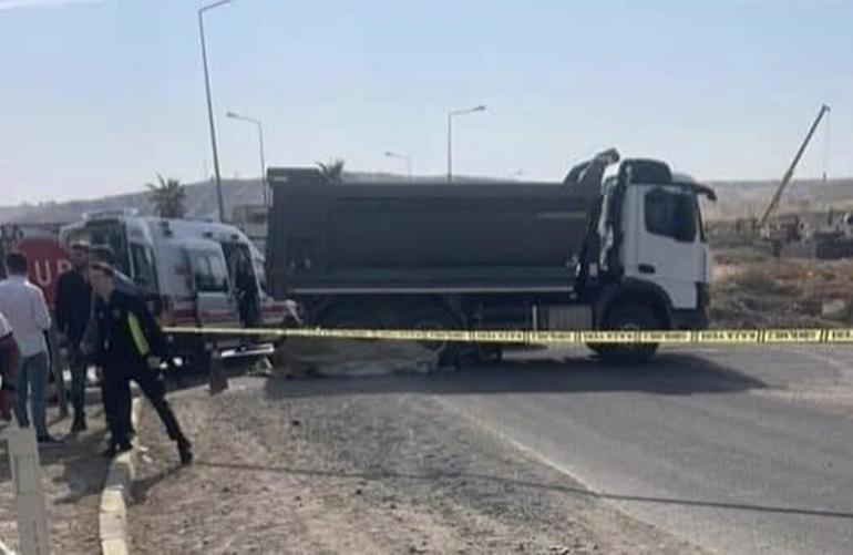 Şırnakta hafriyat kamyonuyla çarpışan motosikletin sürücüsü öldü; kaza kamerada