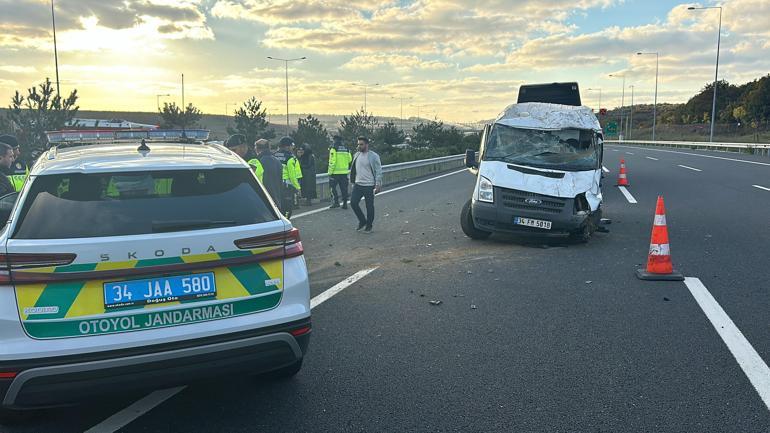 Arnavutköyde otomobille minibüs çarpıştı; 5 yaralı