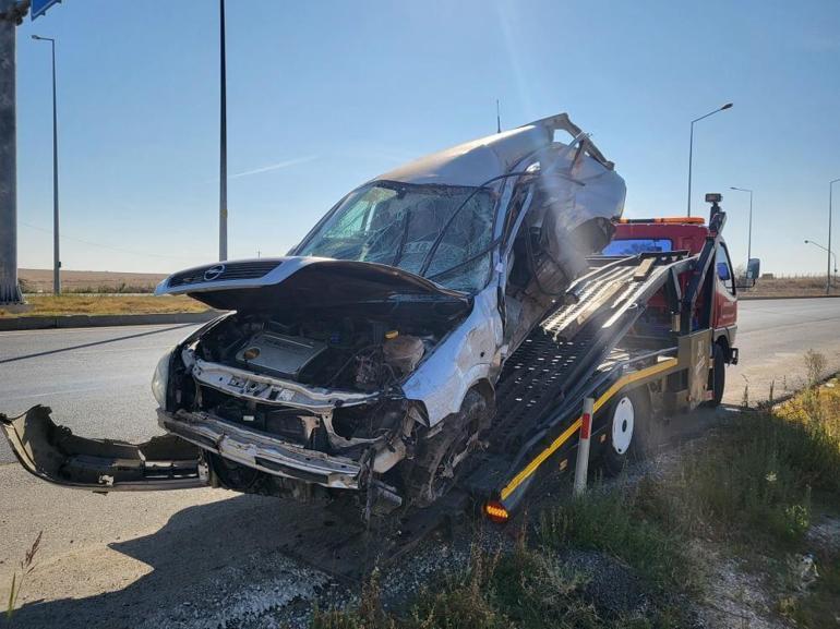 Hasta taşıyan ambulansla otomobil çarpıştı: 3ü sağlık çalışanı, 7 yaralı