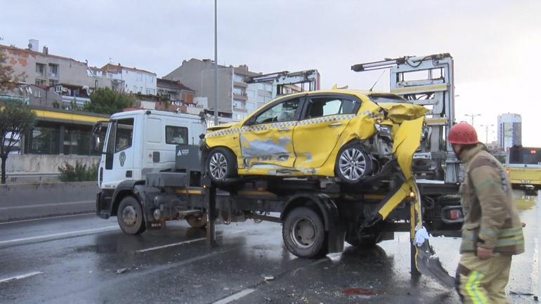 Bayrampaşada trafik kazası: 2 ağır yaralı