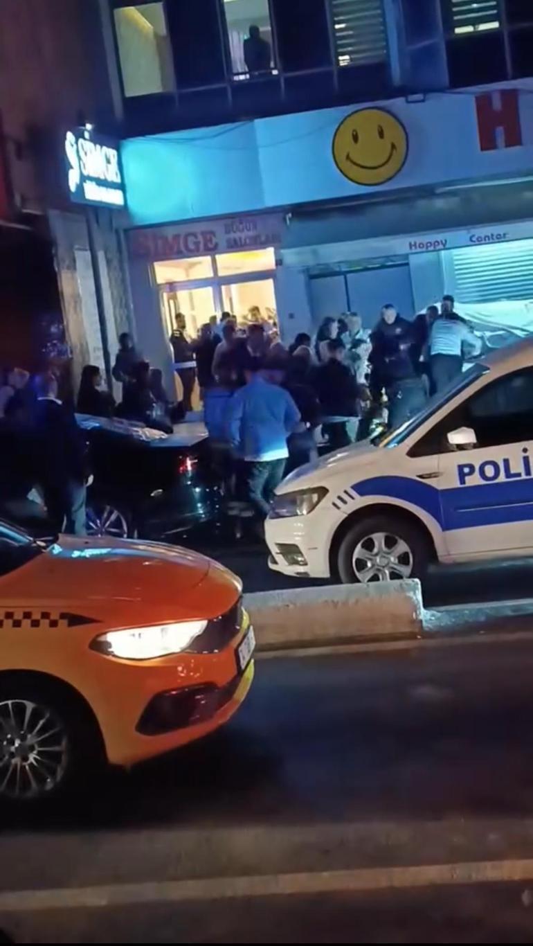 Beyoğlu’nda düğün çıkışı tekmeli yumruklu kavga; polis güçlükle ayırdı