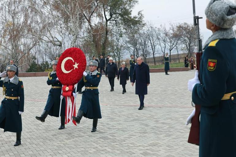 Cumhurbaşkanı Erdoğan Kırgızistanda resmi törenle karşılandı