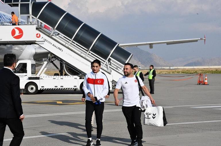 Dünya 2’ncisi milli boksör Pınar Benek’e Şırnakta görkemli karşılama