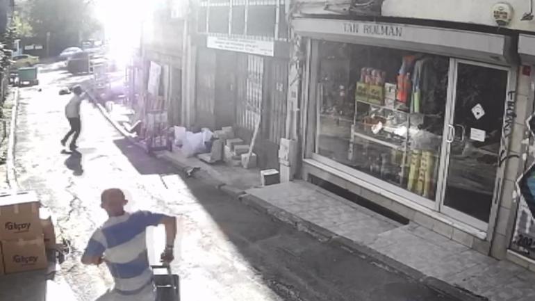 Beyoğlunda 5inci kattan düşerek ağır yaralandı