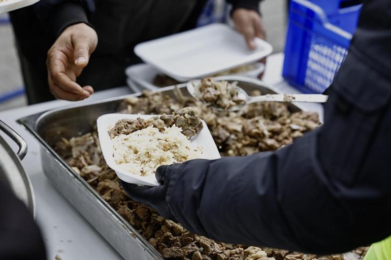 Bağcılar’da Türbe Dede Pilav Günü nedeniyle 2 ton pilav dağıtıldı