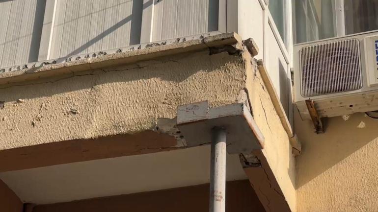 Güngörende 54 yıllık binaya kaçak balkon yapıp metal boruyla desteklediler