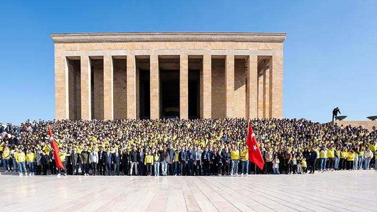 1907 Fenerbahçe Derneği ve 1907 UNİFEB’ten Anıtkabir’e 4 bin 500 öğrenci ile ziyaret