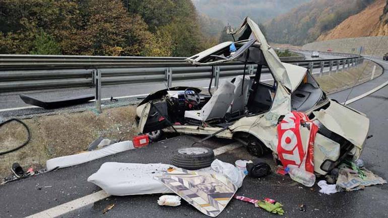 Kazada hurdaya dönen otomobilin sürücüsü hafif yaralandı