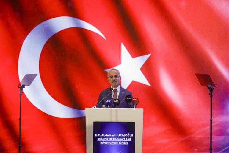 Bakan Uraloğlu: 2025 sonunda 250 milyon hava yolu yolcusu öngörüyoruz