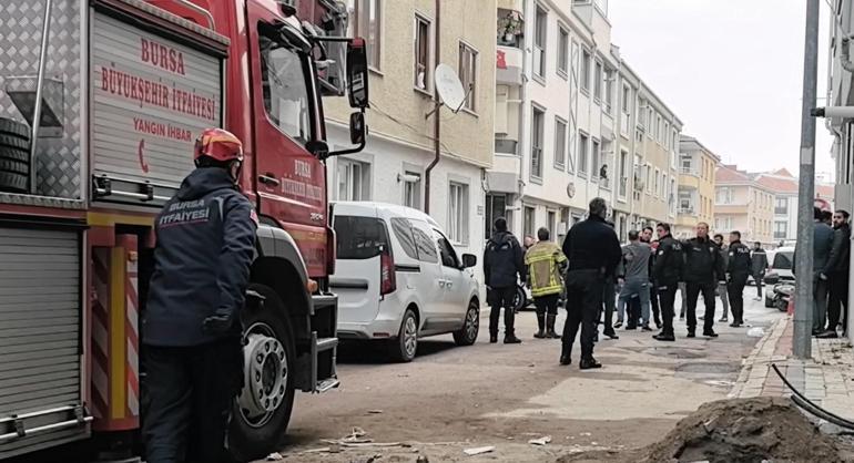 Boşanma aşamasındaki eşini kemerle boğup öldürdükten sonra çatıya çıktı