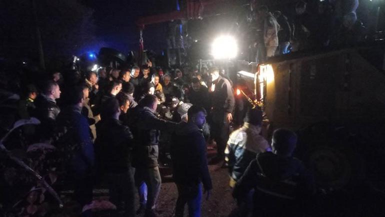 Kazaya müdahale eden polislere TIR çarptı: 1 şehit, 1 polis yaralı