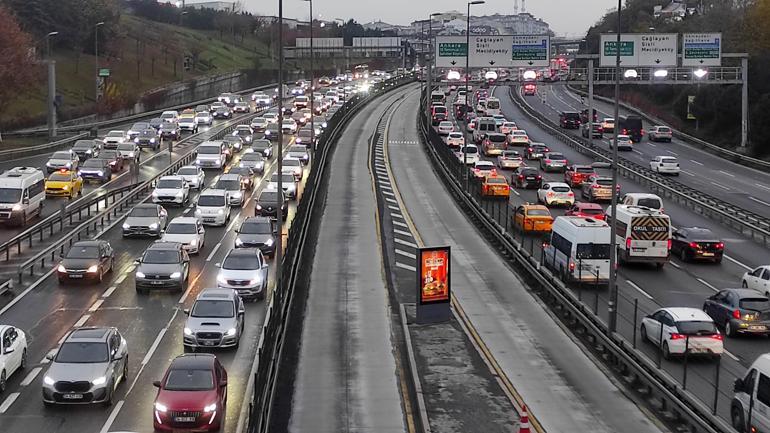 İstanbulda haftanın ilk iş gününde trafik yoğunluğu