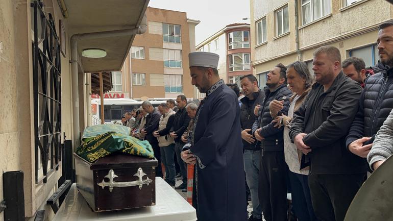 Taksi ile otomobil çarpıştı; Yeliz öğretmen ile 3 yaşındaki kızı öldü