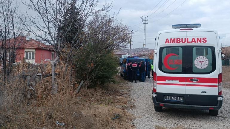 Şizofreni hastası, bıçakla annesini ağır yaraladı, eniştesinin boğazını kesti