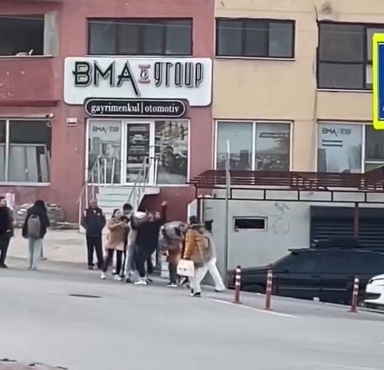 Bursada, kadınların yumruklu kavgası kamerada