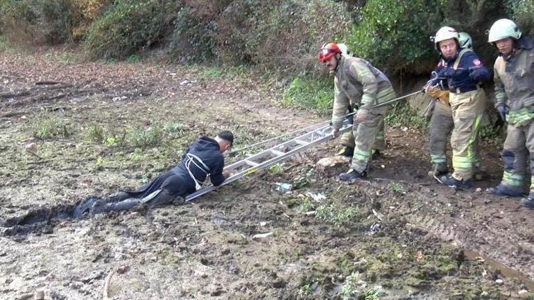 Sancaktepe’de balık tutarken bataklığa saplandı, itfaiye kurtardı