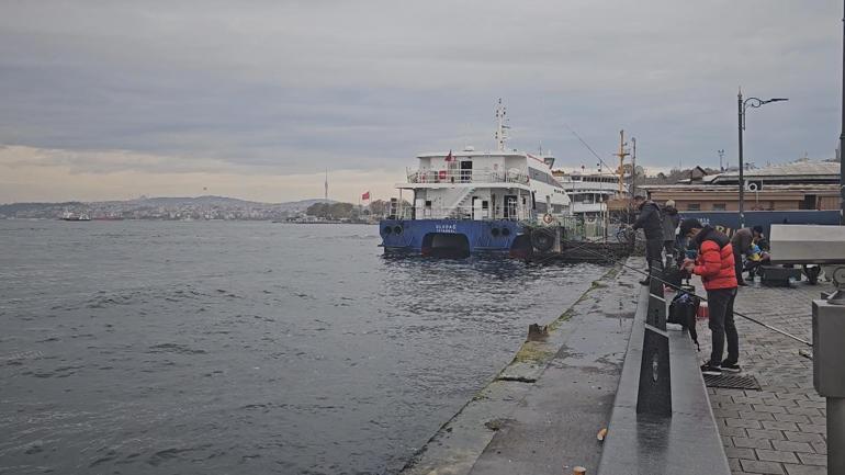 Marmarada lodos nedeniyle bazı deniz seferleri iptal edildi