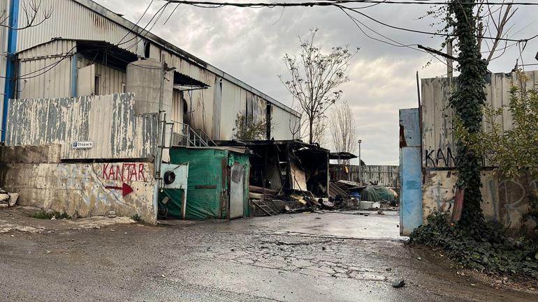 Yüksek gerilim hattından çıkan kıvılcımlar depolama alanı ve atölyede yangına neden oldu