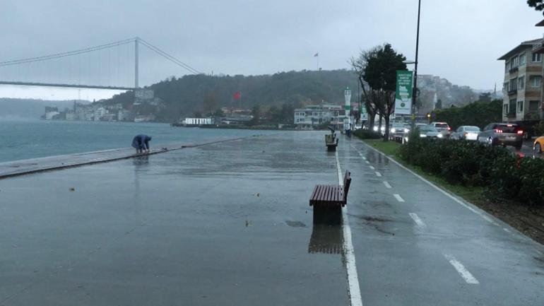 İstanbulda fırtına ve sağanak yağış etkili oluyor