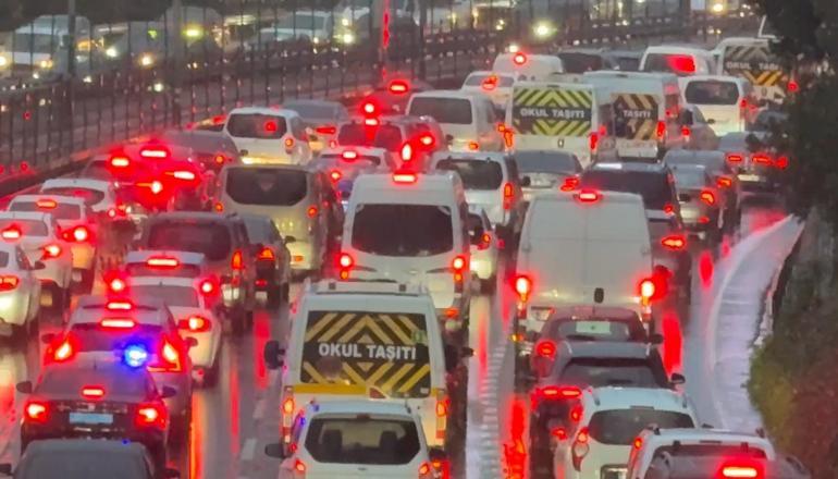 İstanbulda trafik yoğunluğu yüzde 90a ulaştı