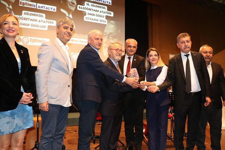 Profesör Naci Görür, Başöğretmen Atatürk Onur Ödülüne layık görüldü