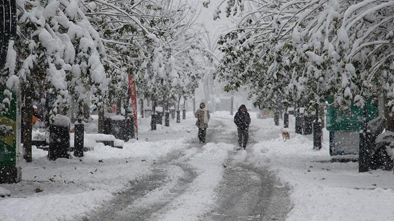 Bolu kent merkezinde kar kalınlığı 28 santimetreye ulaştı