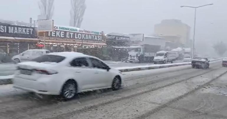 Malatya-Kayseri kara yolu kar yağışı nedeni ile kapandı