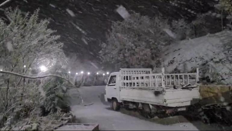 Elazığda sağanak; cadde ve sokaklar suyla doldu