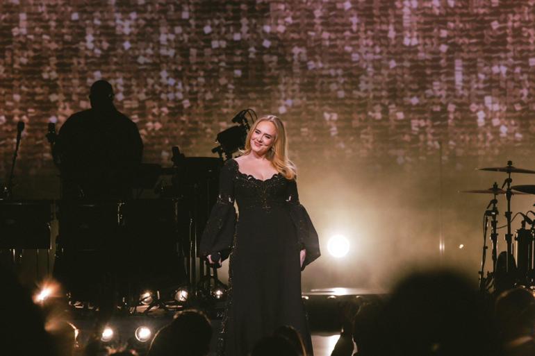 Adele son konserini verdi