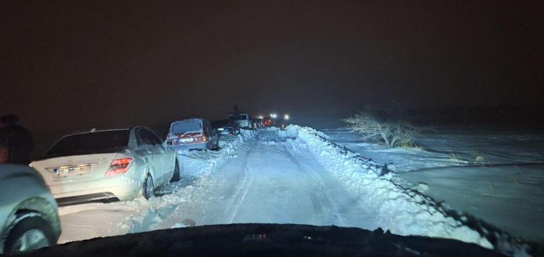 Kar yağışı tüm yurdu etkiledi; yollar kapandı, okullar tatil edildi