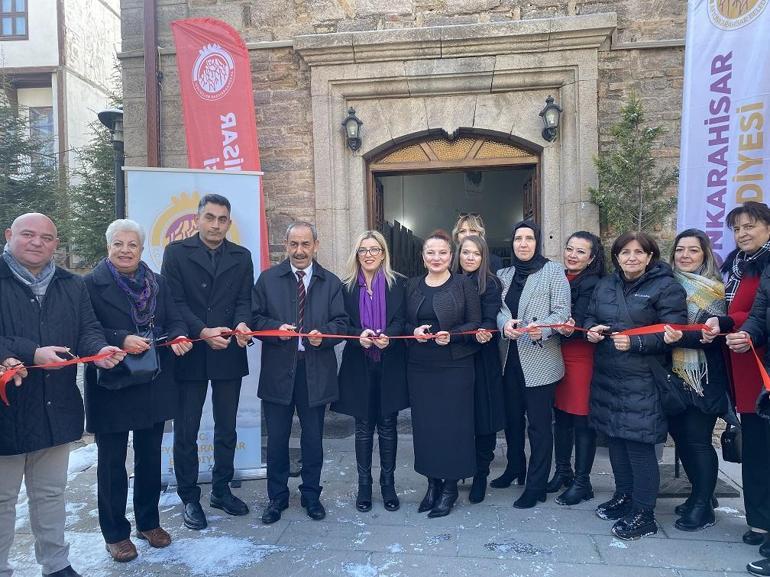 Cumhuriyet’in Öncü Kadınları Sergisi Afyon’da sanatseverlerle buluştu