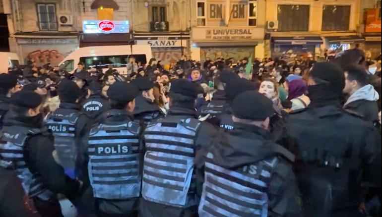 Taksimde izinsiz kadına şiddet yürüyüşüne polis izin vermedi; eylemciler polise gaz sıktı