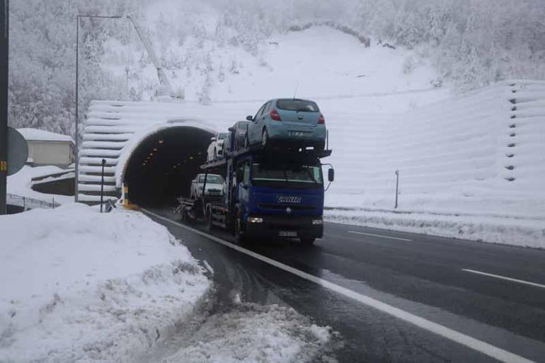 Bolu Dağında kar durdu, ulaşım normale döndü