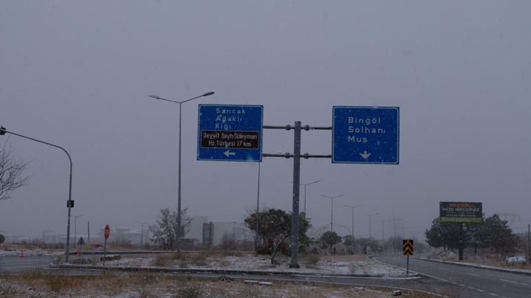 Bingölde 67 köy yolu ulaşıma kapandı; 2 ilçede eğitime kar engeli